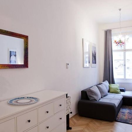 Prague Center Apartment With Fireplace Exteriör bild